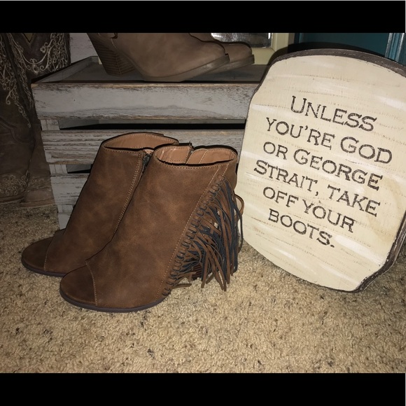 BROWN FRINGE BOOTIES - Picture 4 of 6